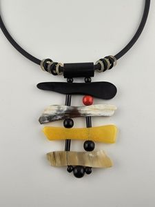 Collar con Colgante de Cuerno de Búfalo de la Mejor Calidad, Joyería Tribal Natural Hecha a Mano, Accesorio de Moda para Hombres y Mujeres - Product Image 1