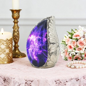 Urna Funeraria Rosa en Forma de Lágrima con Oso Grabado y Nombre Alicia para Cenizas Humanas de Adulto, Urna Decorativa Clásica Pequeña en Forma de Lágrima - Product Image 2