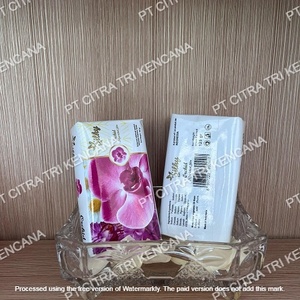 Savon de bain de qualité, savon de douche beauté pour Saidor, Papouasie-Nouvelle-Guinée, distributeur automatique de savon mural, savon parfumé aux fleurs - Product Image 1
