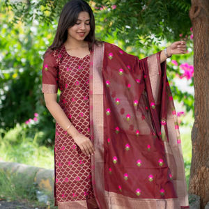Ensemble Kurta en soie artificielle tissée marron pour femmes avec pantalon et dupatta |   Vêtements ethniques traditionnels et festifs - Product Image 1