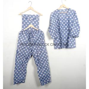 Conjunto de Pijama de Manga Larga con Cuello en V 100% Algodón, Suave, Transpirable, Lavable a Máquina, Estampado Floral, Ropa de Dormir Informal - Product Image 5