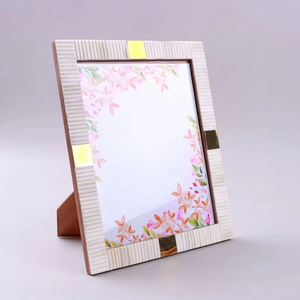 กรอบรูปโลหะทำมือฝังคริสตัลและกระดูกจากอินเดีย - Product Image 1