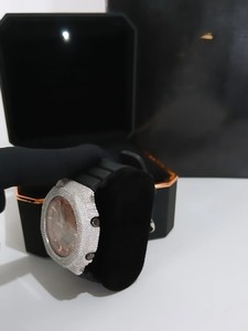 Montre Hip Hop Styles KIJKI564 en Acier Inoxydable Édition Limitée avec Lunette et Boîtier Sertis de Diamants Moissanite VVS, Affichage Numérique, Nouvelle Tendance - Product Image 3