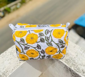Trousse de Toilette Légère en Coton pour Femme avec Fermeture Éclair, Imprimé Floral Fait Main, Boîte à Maquillage et Pochettes Polyvalentes - Product Image 4
