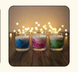 Vela Pequeña de Parafina Perfumada en Recipiente de Vidrio con Cubos Azules para Uso en Interiores Durante las Fiestas Navideñas - Product Image 3