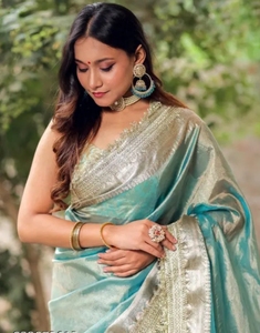 Sari en soie tissée Banarasi pour femme KV avec bordure en dentelle et chemisier non cousu - Product Image 2