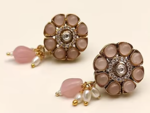 Charm Designer Juego de pendientes de la mejor calidad Diseño elegante de aspecto de piedra y Perla Perfecto para bodas Pendientes de uso tradicional - Product Image 2