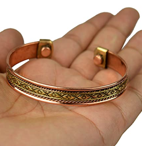 Brazalete de Cobre Puro con Patrón Cruzado en Relieve Artesanal, Joyería Metálica de Moda, Diseño Exquisito - Product Image 1