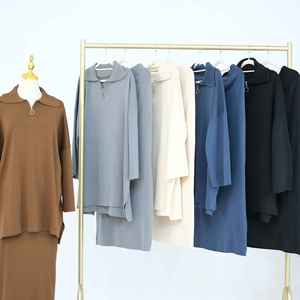 Abaya de luxe moderne à boutons pour femmes musulmanes, style Dubaï, robe longue décontractée islamique légère et respirante à col bateau - Product Image 3