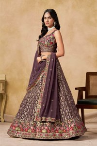 Elegante Lehenga Choli Morado Bordado con Estampado Floral y Dupatta de Organza para Damas de Honor - Product Image 6