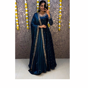 Elegante Conjunto de Vestido de Seda Fandy Space con Dupatta y Forro Interior de Crepé Suave, Estilo Tradicional para Ocasiones Especiales - Product Image 3