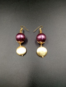 Boucles d'oreilles pendantes classiques plaquées or Amaira Jewels Ma-770, nœud papillon en perles d'imitation violettes, bijoux de mariage pour femmes - Product Image 4