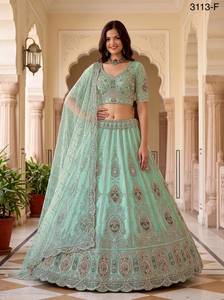 Lehenga Choli en filet de qualité supérieure pour femmes avec motifs en cristal faits à la main, patchwork, broderie multi-fils et Zari, dupatta en filet doux. - Product Image 6