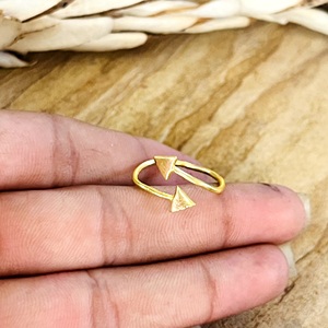 Anillo Triangular Minimalista en Oferta, Joyería Boho de Latón para Mujer, Chapado en Oro de 18k, Motivo Geométrico, Flecha Delicada, Venta al por Mayor/OEM/ODM - Product Image 6