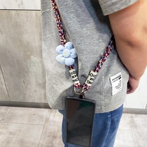 Correa de Teléfono Trenzada de Nailon y Metal, Resistente y Portátil, Diseño de Flor de Cinco Pétalos, Suave, Mantiene el Teléfono Seguro, Agrega un Toque Divertido al Look Diario - Product Image 5