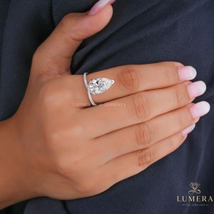Anillo de Compromiso con Diamante Cultivado en Laboratorio en Forma de Pera, Anillo de Boda de Oro Blanco de 18K para Mujer - Product Image 3