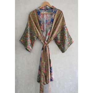 ชุดคลุมกิโมโนผ้าไหมระบายอากาศได้ดี ไซส์ใหญ่ ตกแต่งผ้าแบบแพทช์เวิร์ค สำหรับผู้หญิง ชุดนอนยาวหรูหราสไตล์โบโฮ ดีไซน์เนอร์ ชุดนอนลำลองสุดพิเศษ - Product Image 3