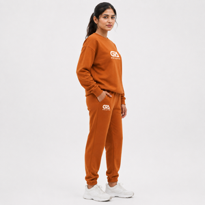 Conjunto Deportivo de 2 Piezas para Mujer, Sudadera y Pantalones de Felpa, Ecológico, de Poliéster/Algodón |   Ropa Deportiva con Logotipo Personalizado en la Parte Delantera |   Servicio OEM - Product Image 3