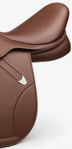 Selle d'équitation anglaise de luxe en cuir synthétique haut de gamme avec quincaillerie en bois, plastique et laiton – Polyvalente pour le saut d'obstacles, activités sportives de plein air, abordable - Product Image 4