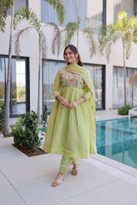 Conjunto de Vestido Anarkali de la Mejor Calidad con Pantalón y Dupatta, Mal Chanderi con Bordado de Cuentas, Vestido Anarkali Moderno - Product Image 3