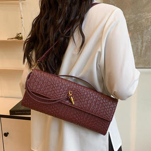 Sacs bandoulière femme en cuir PU tressé de haute qualité, fabrication OEM ODM, pour soirées et fêtes, avec fermoir doré, sac à main tendance. - Product Image 2