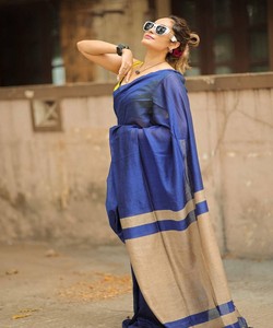 Sari de Seda Azul con Borde Beige y Borlas, Prenda Tradicional India para Mujer, Estilo Casual, Largo hasta el Suelo, Corte Regular - Product Image 3