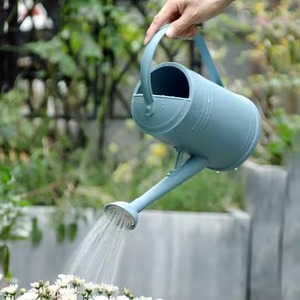 Arrosoir en métal fantastique avec long bec verseur et poignée courbée pour le jardinage, finition bleue - Product Image 5