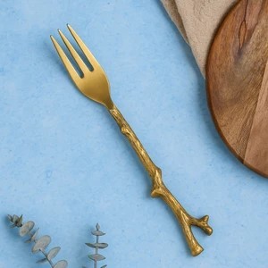 Fourchette de luxe artisanale en laiton pur finition mate style branche pour la table - Product Image 3