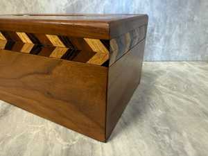 Porte-mouchoirs en bois de noyer noir moderne de luxe avec logo personnalisé pour la salle de bain, le bureau, le rangement sur le bureau - Product Image 3