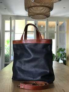 กระเป๋าโท้ทหนังแท้ 100% สำหรับผู้หญิง ทำมือ พร้อมซิปปิด และตัวเลือกโลโก้แบบกำหนดเอง รุ่น LTB-0303 - Product Image 3