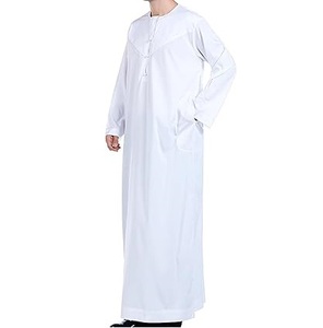 Nouvelle Arrivée Dubaï Koweït Thobes Islamiques Modernes d'Été Brodés en Coton Respirant Services OEM Personnalisables Thobes de Prière pour Hommes - Product Image 2