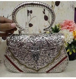 Sac à main de soirée élégant en acier avec placage nickel noir Tayyab Handicraft Authentique Fabriqué en Inde - Product Image 1