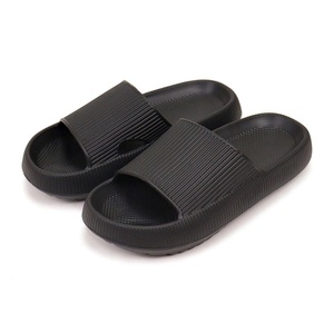 Sandalias Comwarm Cloud Slide para Mujer y Hombre, Ultra Cómodas, Pantuflas de Recuperación con Almohadilla, Suaves para el Verano - Product Image 3