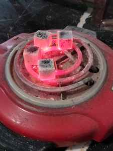 ถ่านกะลามะพร้าวเกรดพรีเมียม คิวบ์ธรรมชาติ สำหรับบุหรี่ชิชา คุณภาพสูง เถ้าต่ำ ติดไฟนาน รับผลิตแบบ OEM แบรนด์ส่วนตัว - Product Image 2