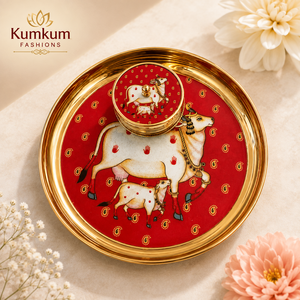 Boîte à Kumkum et Thali de Pooja en laiton émaillé, motif Pichwai, écologique, faite à la main, design traditionnel, best-seller, idéale pour les mariages - Product Image 2