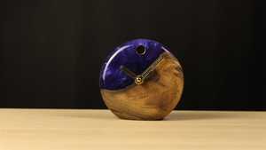 Horloge de table en résine époxy de qualité supérieure, finition transparente, imperméable, durable, design moderne pour salon - Product Image 2