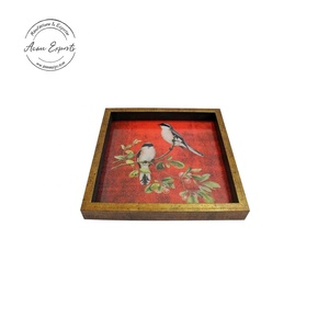 Bandeja de madera artesanal con ilustración de pájaro Bandeja de servicio decorativa de diseño rojo elegante para el hogar y los regalos - Product Image 1