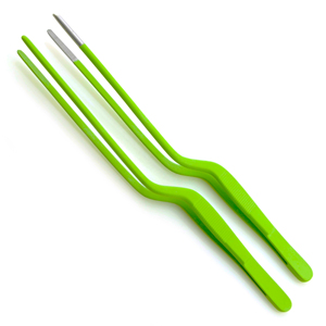 ที่คีบอาหาร Altomme Instruments ขนาด 20.5 ซม. สีดำ ใช้สำหรับจัดจานอาหารและเหมาะสำหรับเชฟ ทำจากสแตนเลสสตีล ปลายโค้งหยัก - Product Image 6