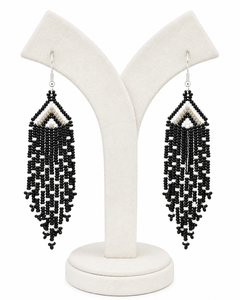 Boucles d'oreilles pendantes faites à la main en alliage de zinc noir et blanc avec perles et franges pour femme, style bohème, longues pampilles, bijoux tendance - Product Image 2