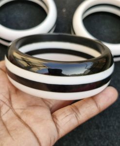 Bracelet en résine blanche et noire de qualité supérieure, léger, confortable à porter, artistique, élégant, couleur personnalisée Angel - Product Image 5