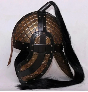 Casco de Armadura Artesanal a Escala, Casco de Batalla Medieval con Pluma de Crin, Metal Pulido, Coleccionable, para Cosplay y Exhibición - Product Image 3