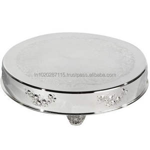 Support à gâteau en fer métallique conçu pour les grands gâteaux qui ont besoin d'équilibre tout en étant servis lors d'occasions festives bondées - Product Image 4