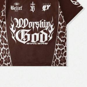 Maillot de football américain entièrement personnalisé en maille 100 % polyester marron avec motif graphique gothique et panneau léopard, col en V, conception OEM en gros - Product Image 6