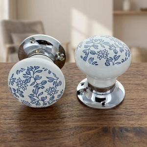 Pomos Modernos de Porcelana Azul Floral con Base Cromada para Muebles de Cocina, Tiradores Duraderos Antioxidantes para Cajones y Puertas Interiores - Product Image 1