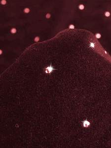 Sweat à capuche pour homme bordeaux à pois strass, coupe oversize, en polaire thermique, style streetwear, design scintillant, épaules tombantes, poche avant - Product Image 4