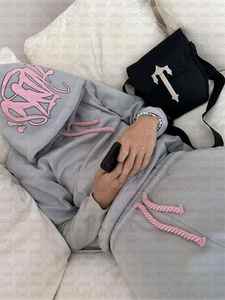 Conjunto de Sudadera Corta con Cremallera y Pantalones Deportivos para Mujer, Estilo Desgastado con Lavado Ácido, Fabricación Personalizada - Product Image 2