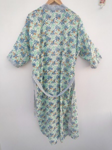 Bata Kimono de Algodón con Estampado Floral Azul Hecha a Mano |   Albornoz Ligero con Cinturón |   Bata de Estilo Bohemio para Mujer, para Salón y Spa - Product Image 5