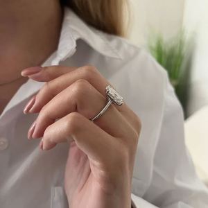 แหวนเพชรเม็ดเดี่ยวทรงเรเดียนท์ 5.0 กะรัต เพาะเลี้ยงในห้องปฏิบัติการ ทอง 14k รับรองโดย IGI ของขวัญเครื่องประดับหรูหราสำหรับงานหมั้นและงานแต่งงาน - Product Image 3