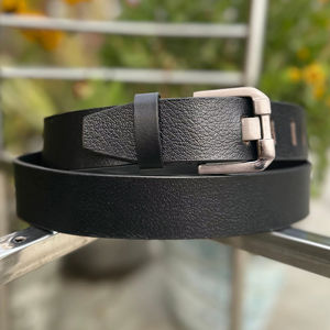 Cinturón de Cuero de Grano Completo Hecho a Mano para Hombre, con Detalle Bordado y Hebilla de Acero, Estilo Casual - Product Image 1