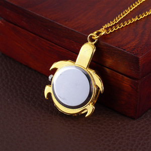 Nuevo Reloj de Pulsera con Colgante de Tortuga Dorada Retro, Venta al por Mayor de Fábrica 2026, Reloj de Cuarzo con Tapa Abatible, Esfera de Cristal de 38 mm con Indicadores - Product Image 3
